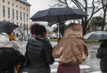 Καιρός – Τσατραφύλλιας: Καταιγίδες, λασποβροχές, νοτιάδες και άνοδος της θερμοκρασίας από την Τετάρτη