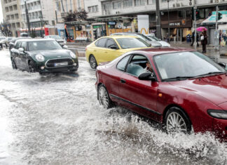 Καιρός: Καταιγίδες και ισχυροί άνεμοι από το βράδυ στα δυτικά και τα βόρεια – Πορτοκαλί προειδοποίηση για 5 περιοχές