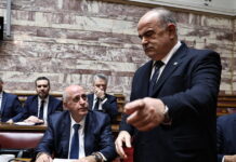 ΠΑΣΟΚ: Αντιπαράθεση Καββαθά και Χρηστίδη στη Βουλή για τις συλλογικές συμβάσεις – «Μειώνετε τους μικρομεσαίους με όσα λέτε»