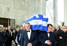 Κηδεία Αναστάση Παπαληγούρα: Το τελευταίο αντίο στον πρώην υπουργό της ΝΔ – Τυλιγμένο με την ελληνική σημαία το φέρετρό του