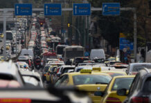 Κίνηση στους δρόμους: Ουρές χιλιομέτρων στον Κηφισό – Ακινητοποιήμενα τα οχήματα σε Αθηνών και Κηφισίας