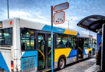 Διπλάσια τα πρόστιμα στα ΜΜΜ για όσους δεν κόβουν εισιτήριο – Τι ισχύει για τα ηλεκτρικά ταξί