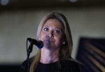 Καρυστιανού για τις εκταφές των σορών των θυμάτων των Τεμπών: «Απόλυτη ύβρις, κανείς δεν θα ακουμπήσει τον τάφο των παιδιών»