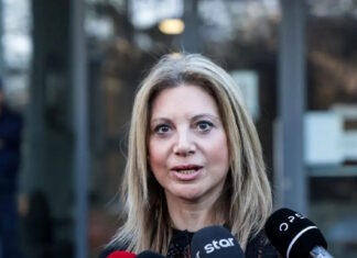 Μαρία Καρυστιανού για την συνάντηση Μητσοτάκη – Ερντογάν: Δεν μπορείς να βαφτίζεις «θερμή υποδοχή» μία εθνική διπλωματική ήττα