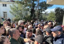 Άδωνις Γεωργιάδης: Ένταση κατά την επίσκεψη του υπουργού Υγείας στο νοσοκομείο Μυτιλήνης – Διαμαρτυρίες για ελλείψεις από τους εργαζόμενους