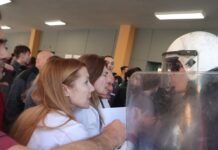 Επίσκεψη Άδωνι Γεωργιάδη στο νοσοκομείο της Νίκαιας: Επεισόδια μεταξύ νοσηλευτών και αστυνομικών