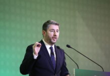 Νίκος Ανδρουλάκης: Σκληρή επίθεση στη ΝΔ από το βήμα της Ολομέλειας της ΚΟΕΣ – Απηύθυνε προσκλητήριο στους προοδευτικούς πολίτες