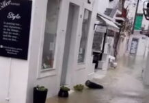 Κακοκαιρία: Σε «μάχη» τα νησιά με τα ακραία καιρικά φαινόμενα – Δρόμοι και σοκάκια έγιναν ποτάμια, πλημμύρισαν σπίτια