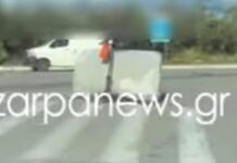 Κρήτη: Μετέφερε στρώμα με πατίνι – Δείτε το βίντεο