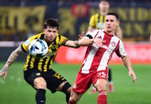 Η ΑΕΚ καταγγέλλει τον Ντάνιελ Ποντένσε του Ολυμπιακού στον αθλητικό εισαγγελέα για ρίψη ομπρέλας στην κερκίδα