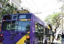 Τρόλεϊ έπεσε σε πολυκατοικία στα Πετράλωνα