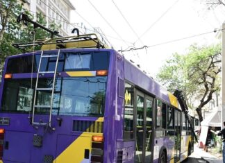 Τρόλεϊ έπεσε σε πολυκατοικία στα Πετράλωνα