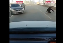 Ρωσία: Σφοδρή σύγκρουση δύο αυτοκινήτων – Πετάχτηκε εκτός οχήματος ο ένας οδηγός