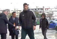 Αντιπροσωπεία του μπασκετικού Παναθηναϊκού στην Τούμπα για να τιμήσει τους αδικοχαμένους οπαδούς του ΠΑΟΚ