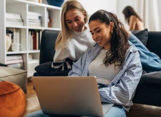 Η νέα τάση: Γιατί τα “admin nights” ίσως κερδίζουν το nightlife