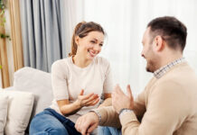 Επικοινωνία: Οι 2 στρατηγικές για δύσκολες συζητήσεις