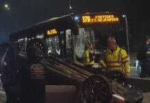 Βίντεο από το τροχαίο λεωφορείου με αυτοκίνητο στον Σκαραμαγκά – Ένας σοβαρά τραυματίας