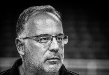 Κηδεία Θανάση Σκουρτόπουλου: Συγκίνηση στο τελευταίο αντίο στον Έλληνα προπονητή