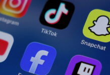 Reuters: Η Ελλάδα είναι «πολύ κοντά» στην απαγόρευση των social media σε παιδιά κάτω των 15 ετών