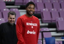 Ολυμπιακός: Ο Ταϊρίκ Τζόουνς με ειδική ζώνη στο πόδι ενόψει του τελικού του Allwyn Final 8 με τον Παναθηναϊκό
