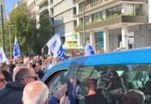 Απεργία ταξί: Ένταση ανάμεσα σε ταξιτζήδες και οδηγό αυτοκινήτου που μεταφέρει κόσμο – «Μας κλέβετε τη δουλειά»