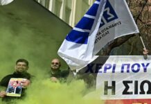 Απεργία ταξί: Για τρίτη ημέρα κινητοποιήσεις στην Αθήνα – Με καπνογόνα η πορεία προς το Μέγαρο Μαξίμου