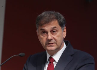 «Βόμβες» Θεοχάρη για Τσίπρα: Είχαν σχέδιο να μας πάνε στην δραχμή – Πριν το δημοψήφισμα έψαχναν εταιρείες για να τυπώσουν χαρτονομίσματα