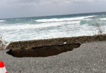 Τήνος: Σε κατάσταση έκτακτης ανάγκης το νησί εξαιτίας της κακοκαιρίας – Εκτεταμένες ζημιές σε δρόμους και σπίτια