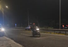 Παράσυρση πεζού από μηχανή στη λεωφόρο Μαραθώνος – Δύο τραυματίες, βίντεο από το σημείο