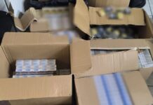 Περιστέρι: Αστυνομικοί της ΔΙΑΣ έπεσαν σε αγοραπωλησία λαθραίων τσιγάρων – Οι δράστες κρύφτηκαν στο ψιλικατζίδικο αλλά τελικά συνελήφθησαν