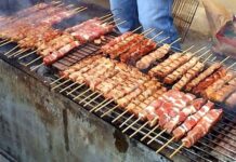 Τσικνοπέμπτη: Πήραν «φωτιά» οι ψησταριές σε όλη την Ελλάδα – Στα ύψη οι τιμές στα κρέατα