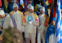 Χειμερινοί Ολυμπιακοί Αγώνες 2026: Η είσοδος της ελληνικής αποστολής στην τελετή λήξης με σημαιοφόρο την Μαρία Ελένη Τσιόβολου