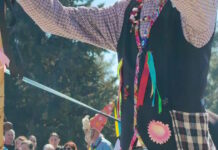 Καθαρά Δευτέρα: Φαλλοί, πειράγματα και διονυσιακό κέφι στον Τύρναβο – Το «ακόλαστο» Μπουρανί ζωντάνεψε ξανά