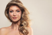 Vanilla Latte Blonde: Το πιο cool χρώμα μαλλιών του φετινού χειμώνα