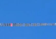 Γουέστ Χαμ: Επική διαμαρτυρία των οπαδών προς τη διοίκηση με πανό σε αεροπλάνο