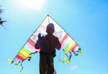 Καθαρά Δευτέρα: 20 χρόνια έκλεισε ο «άνθρωπος των χαρταετών» στο σταυροδρόμι του Παγκρατίου