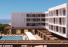 Ένα ιστορικό ξενοδοχείο της Τήνου καλωσορίζει τη νέα του εποχή αυτό το καλοκαίρι