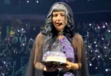 Lady Gaga: Ένα στάδιο της τραγούδησε το Happy Birthday, με τούρτα δώρο και δεν ήξερε που να τη βάλει