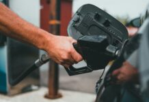 Πλαφόν στα καύσιμα: Προς κινητοποιήσεις οι πρατηριούχοι – Τι λένε για την τιμή της βενζίνης