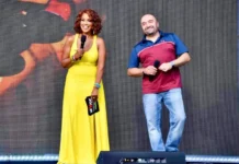 Ο Γιάννης Γαλανόπουλος από την Αράχωβα Ναυπακτίας κέρασε hot dog την Όπρα Γουίνφρεϊ