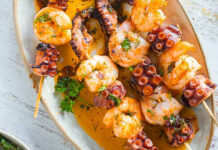 Σουβλάκια θαλασσινών στο τηγάνι – Έτοιμο σε 30 λεπτά