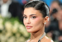 Το beauty statement της Kylie Jenner με αποχρωματισμένα φρύδια παραμένει trend