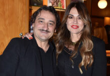 Λίνα Πρίντζου: 3 τούρτες για τις 3 φορές που γεννιόμαστε και ο Χαραλαμπόπουλος γονατιστός μπροστά της