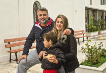 Γιάννης Καλλιάνος: Οι δύσκολες ώρες μετά την αποβολή της συζύγου του – «Κλαίει όλη μέρα εδώ και 10 ημέρες»