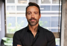 Σάκης Τανιμανίδης: Το πραγματικό πρόβλημα στον γάμο, το σεξ που είναι σαν τη βενζίνη, το Dragons Den και ο λόγος που δεν κάνει πρωινό