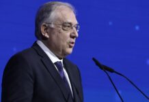 Πόλεμος στη Μέση Ανατολή: Έτοιμο να παρέμβει το υπουργείο Ανάπτυξης στην αγορά με ρυθμιστικά μέτρα για βενζινάδικα και σούπερ μάρκετ – Όλα όσα είπε ο Θεοδωρικάκος