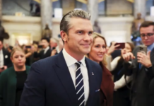 Πιτ Χέγκσεθ: Ποιος είναι ο υπουργός Άμυνας των ΗΠΑ – Από το Fox News στο Πεντάγωνο