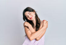 Σχέσεις: Το να εστιάζουμε στον εαυτό μας τους κάνει καλό