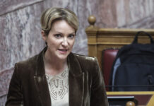 Σδούκου: «Εκλογές την άνοιξη του 2027» – «Όποιος ψηφίζει ΠΑΣΟΚ, παίρνει μαζί και κόμμα – έκπληξη»