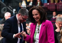 ΠΑΣΟΚ: Σε εξέλιξη η καταμέτρηση για την νέα ΚΠΕ, προηγείται σε σταυρούς η Άννα Διαμαντοπούλου